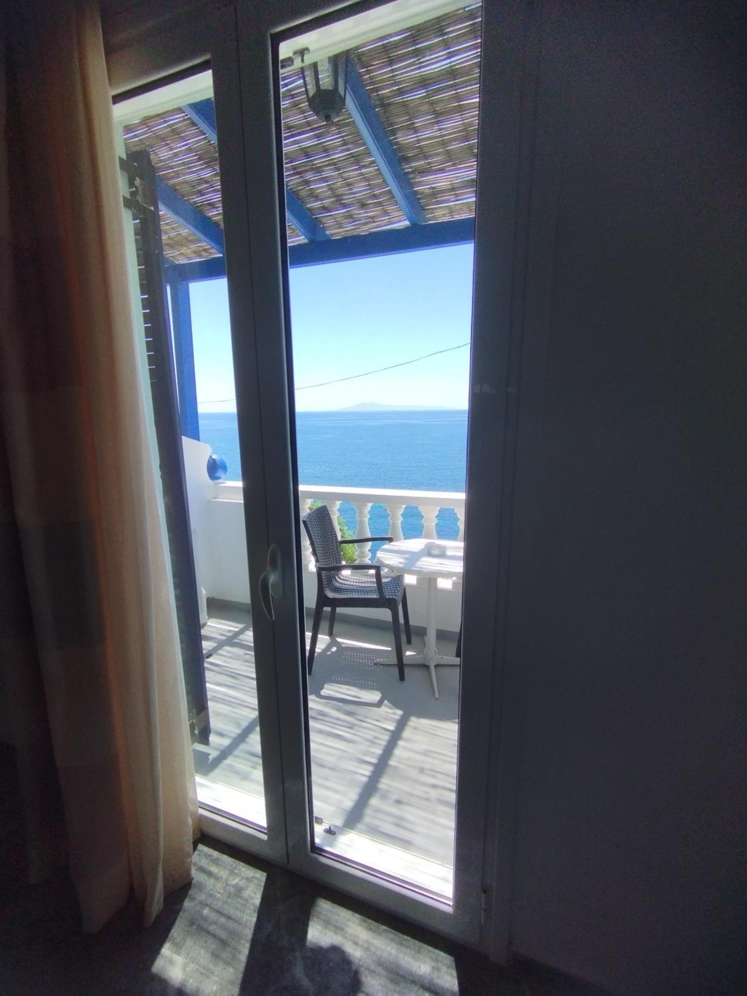 Marisini Sea View Aparthotel Batsíon Exteriör bild