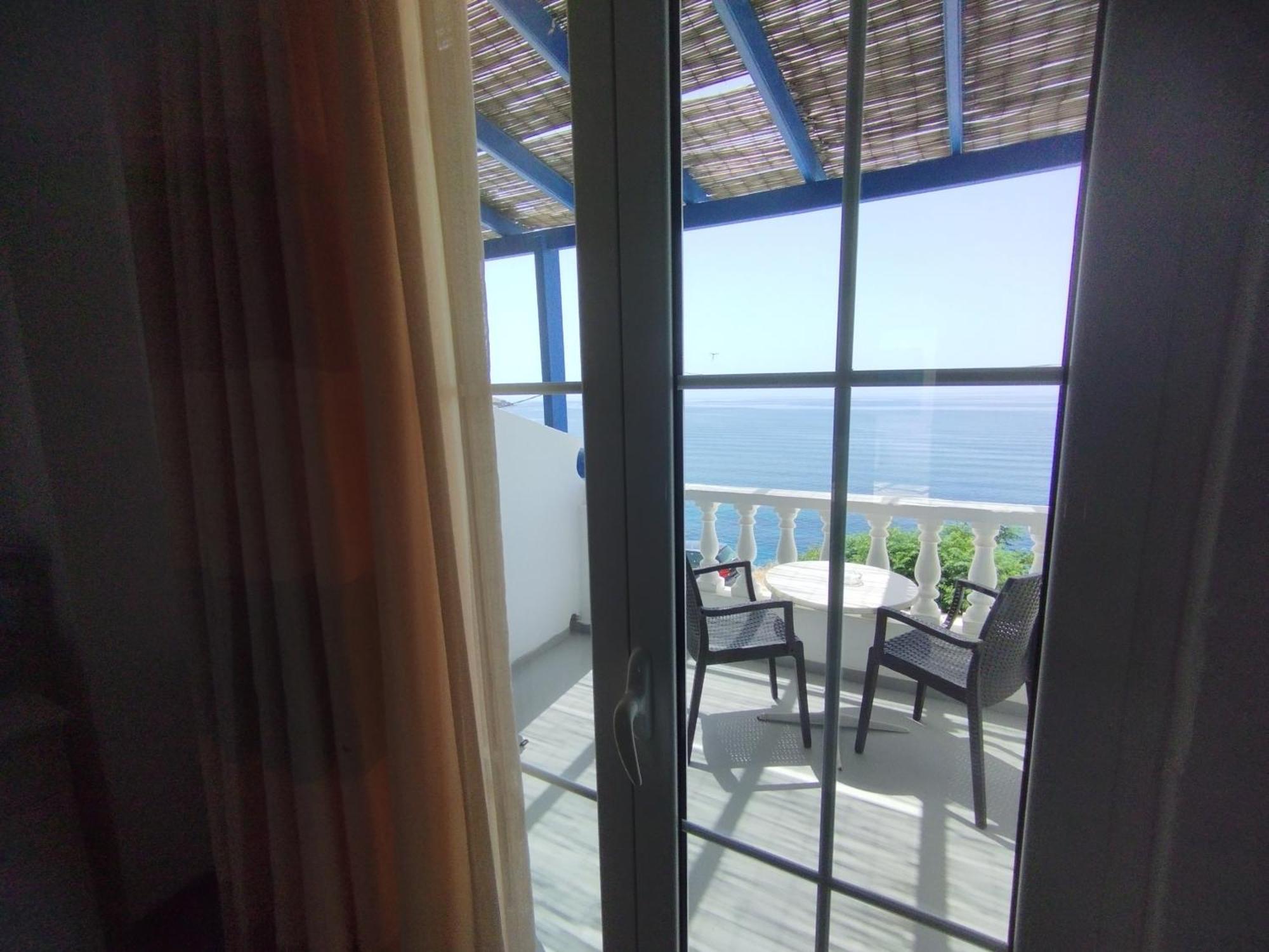 Marisini Sea View Aparthotel Batsíon Exteriör bild